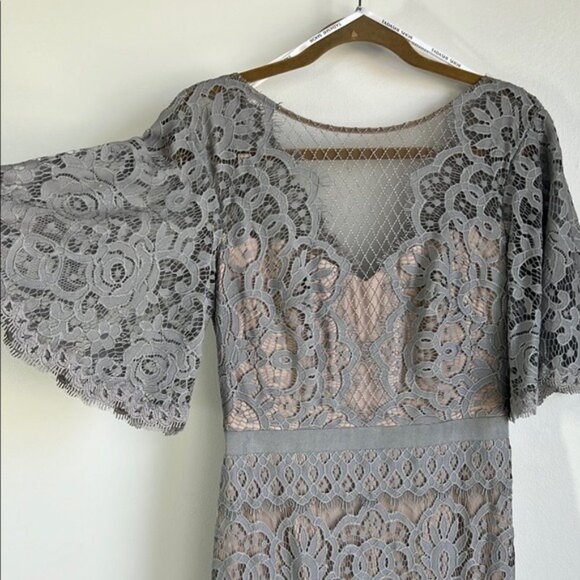 Tadashi Malina Flutter Sleeve Lace Gown In Pewter/ Petal - 6 - Picture 4 of 10